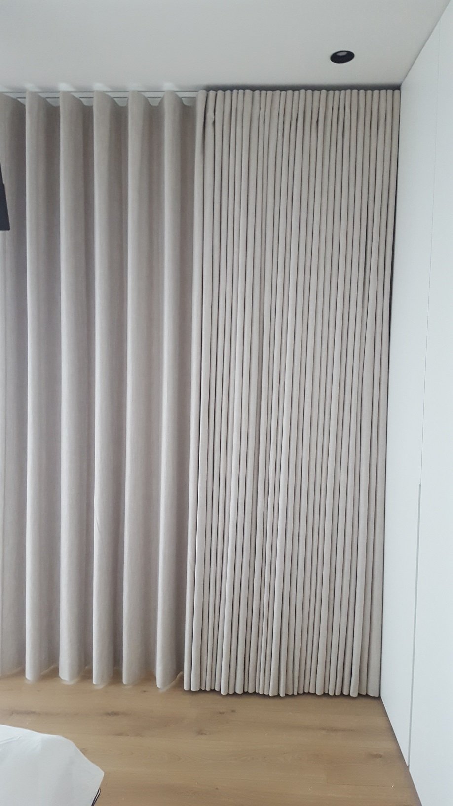 Wave 8-gordijn-verduisterend-slaapkamer-Duplex-Domotica-NIKO Home Control