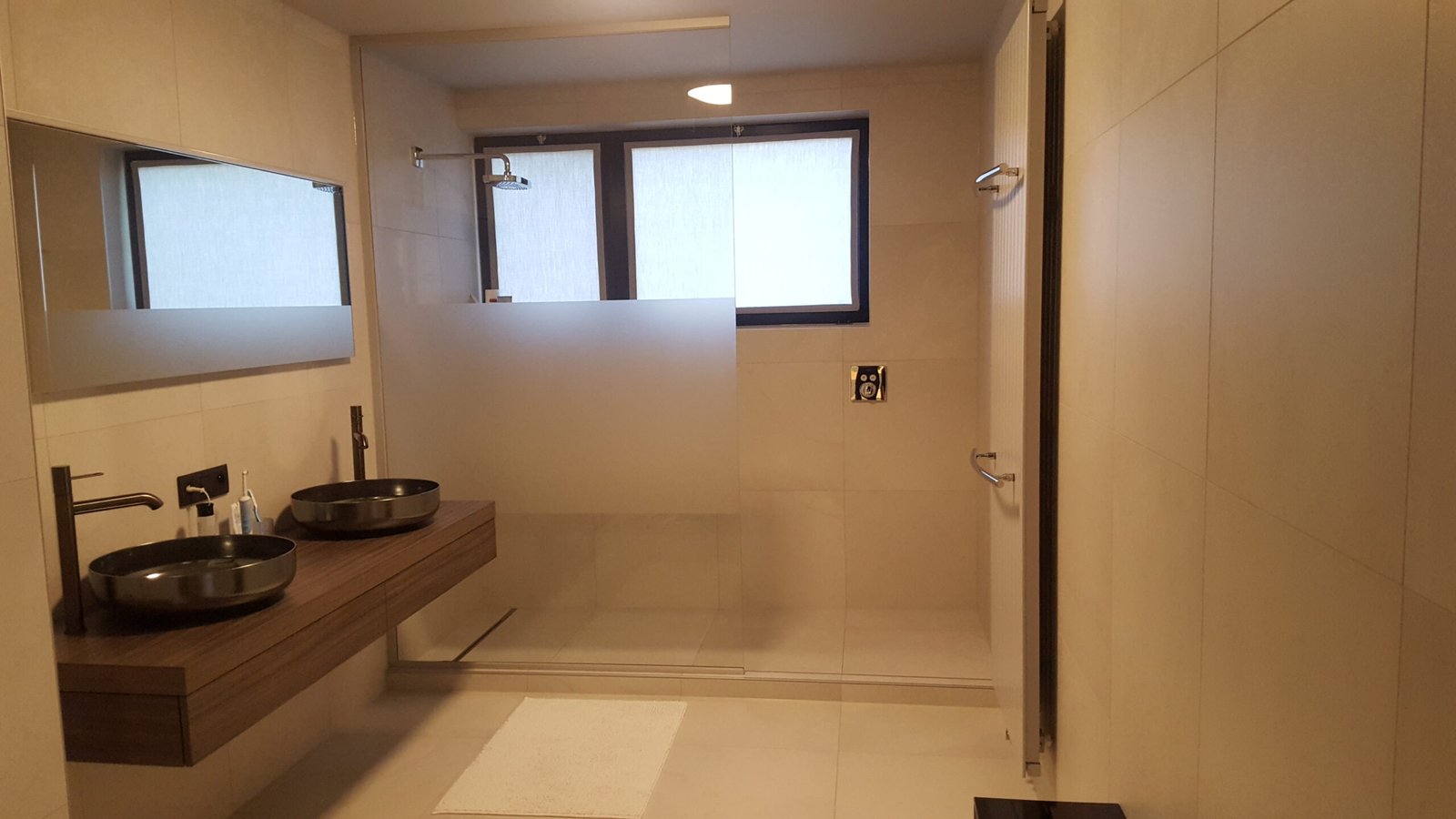 Badkamer-Waterbestendig-waterdoorlatend-gordijn-paneel