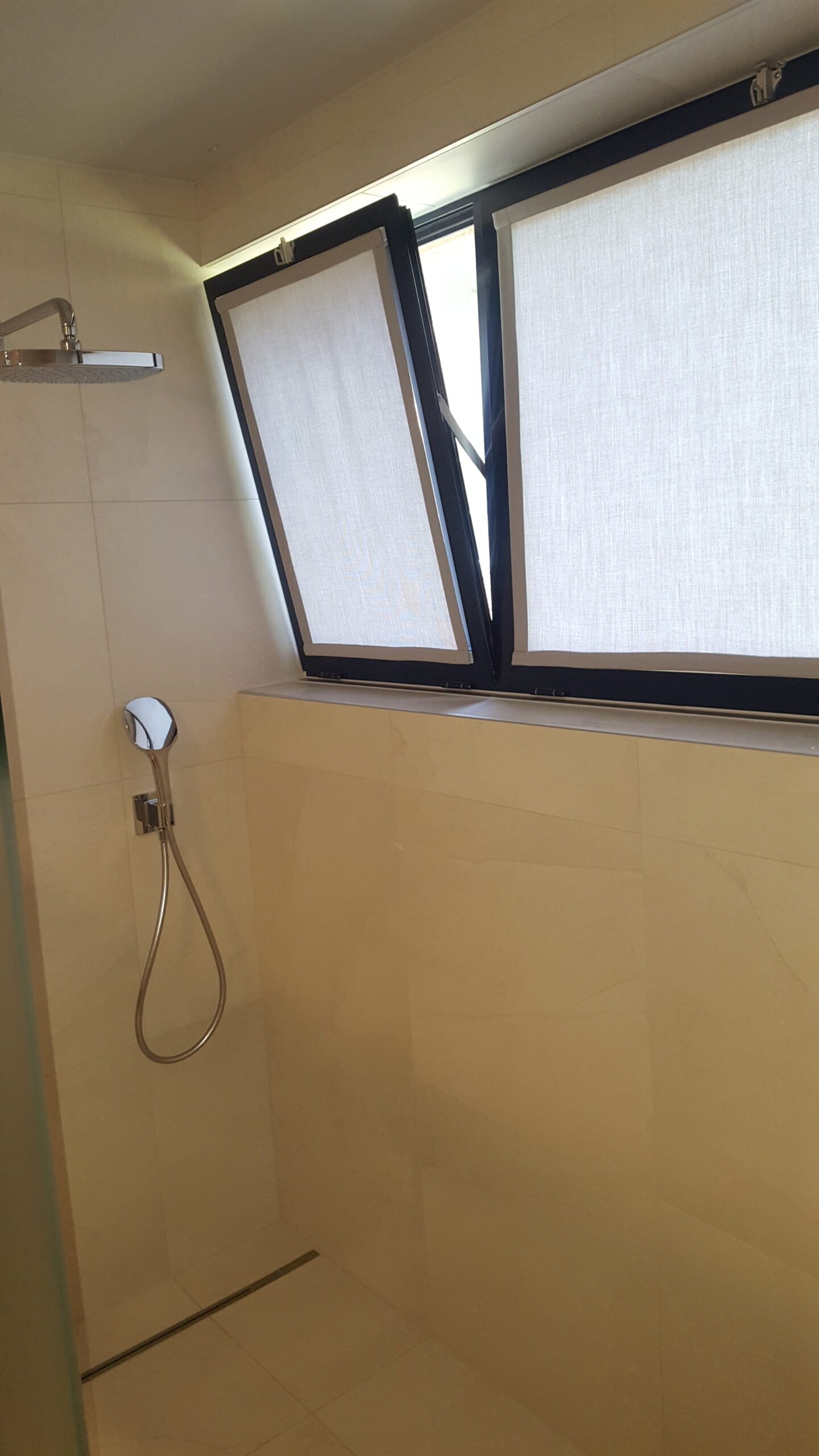 Badkamer-Waterbestendig-waterdoorlatend-gordijn-paneel