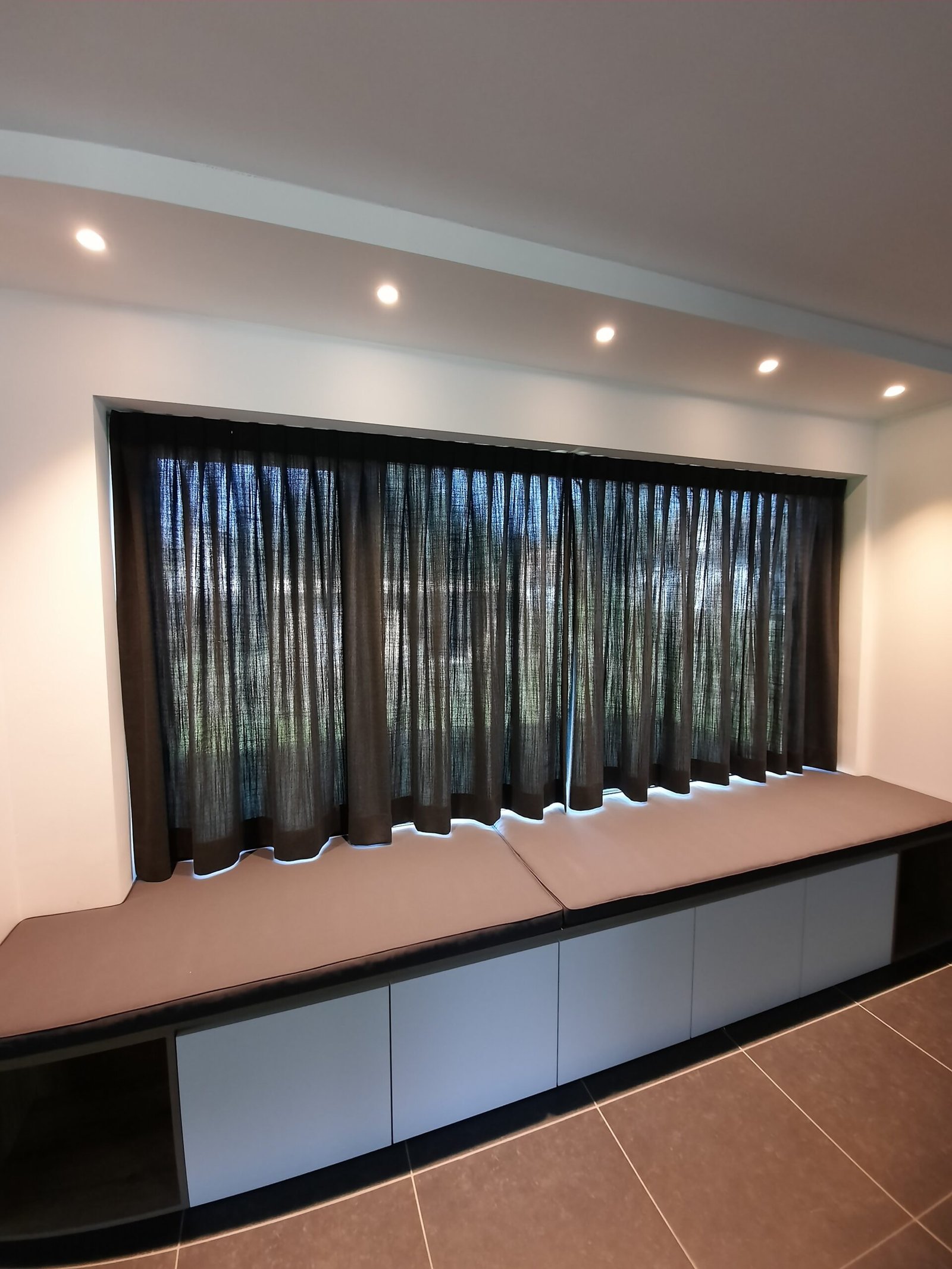 Gordijnen en kussens-waterdoorlatende buitenstof. Lounge-kussens