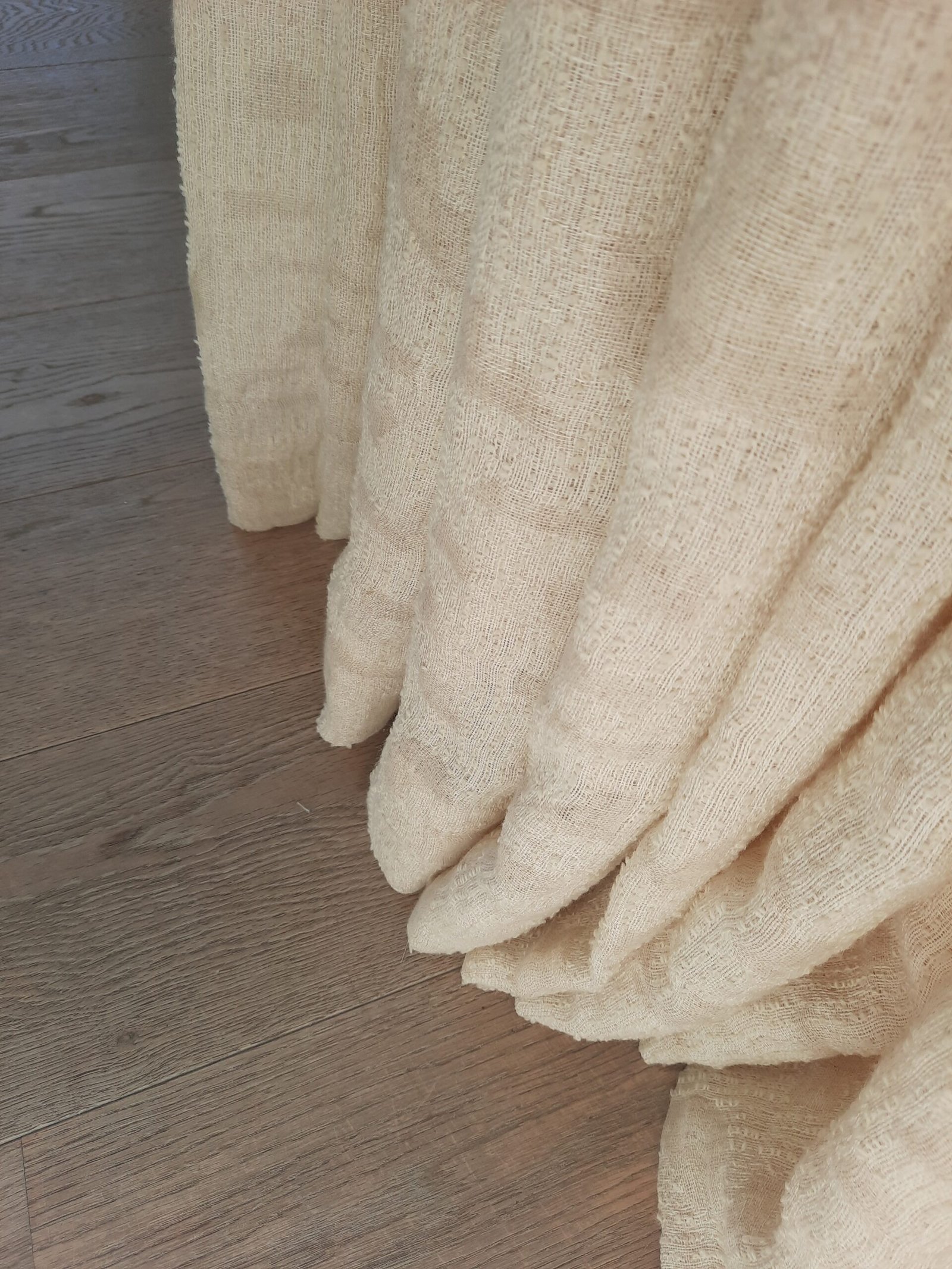 Inbetween-Gordijnen-Puur-Wol Kasjmier-en-linnen-combinatie-