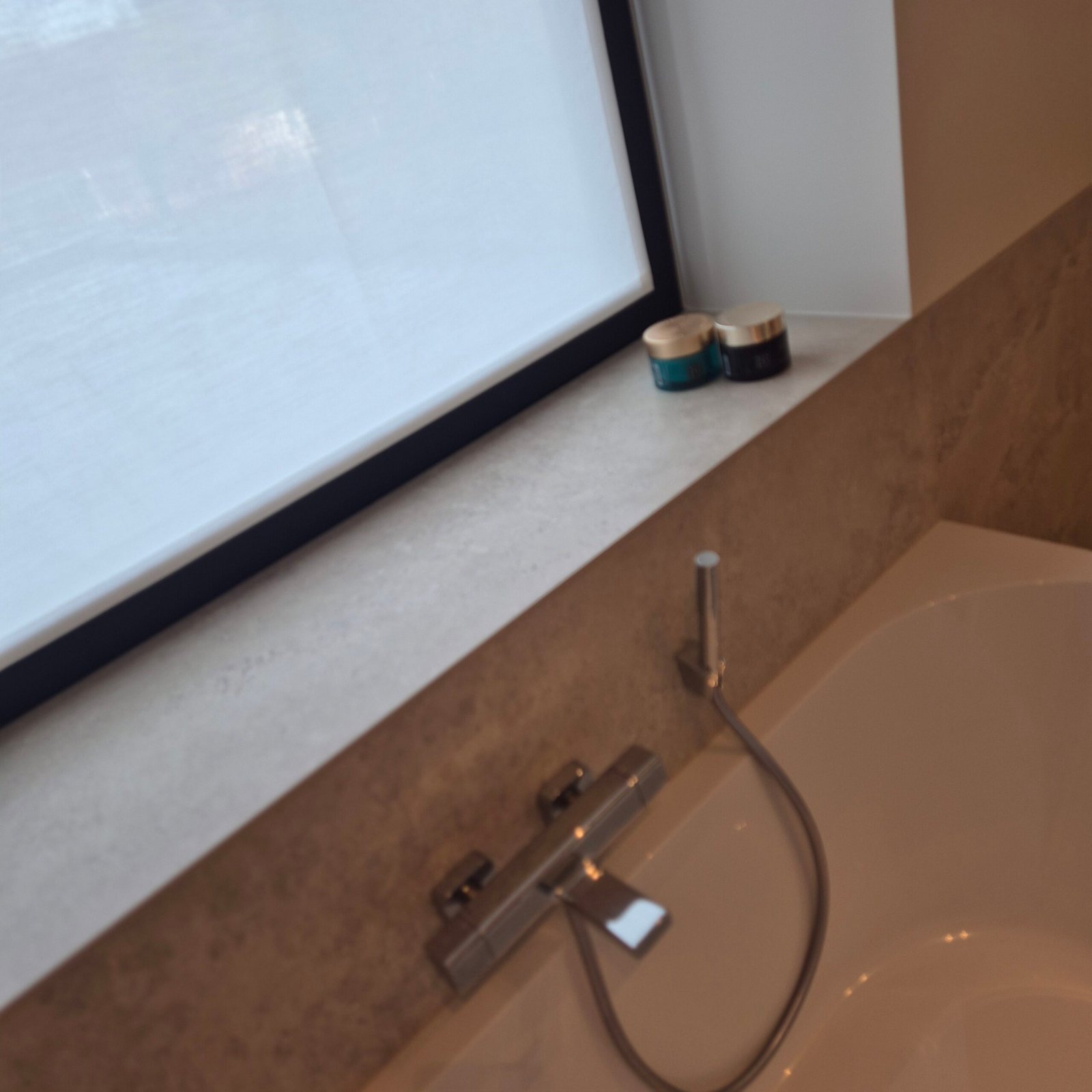 waterdoorlatend textiel. Badkamer en binnenzwembad gordijnen