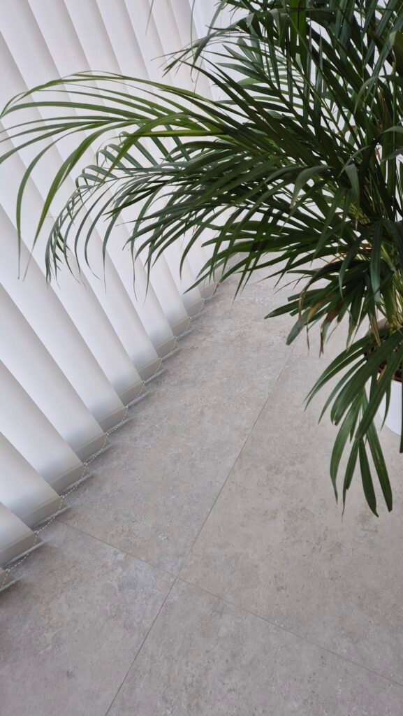 Vertikaal lamellen gordijn systeem