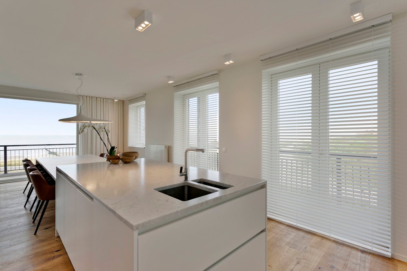 Houten-Jaloezieën-manueel-elektrisch