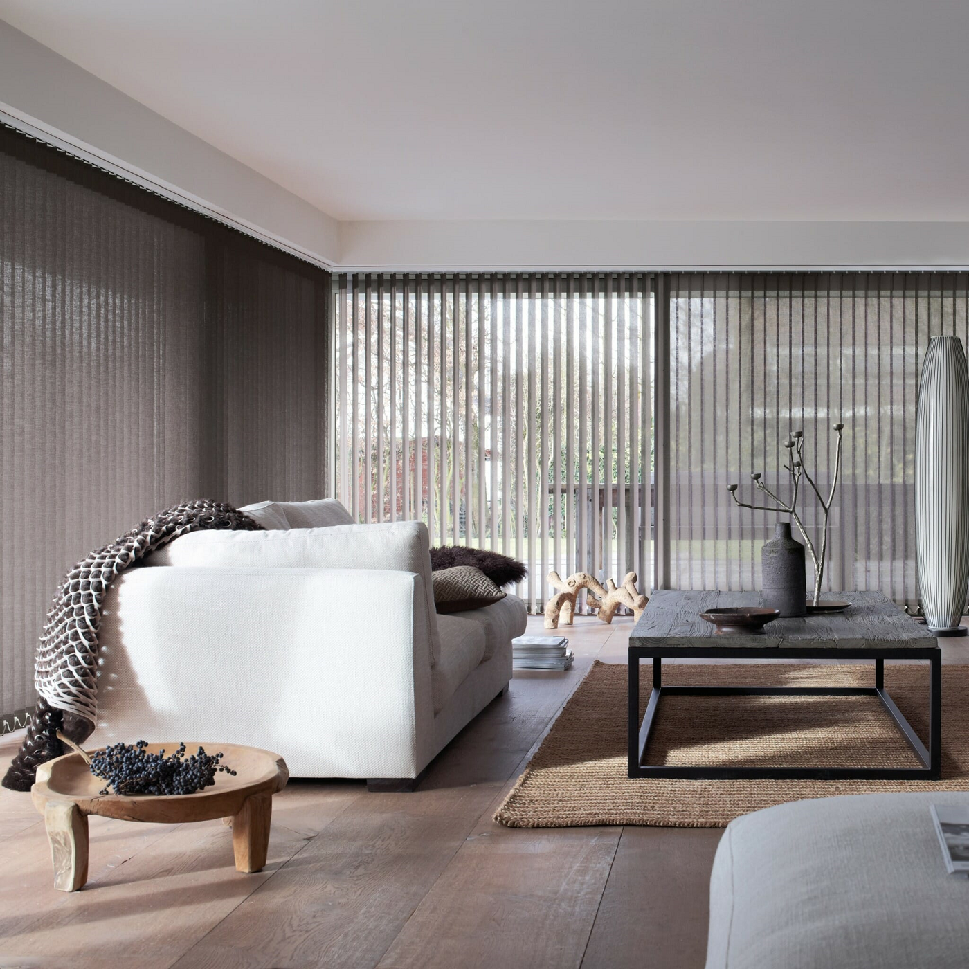 Vertical-Venetian-Blinds-Full-Room-